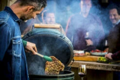 Big Green Egg Large Keramikgrill Starter - Paket -Küchengrill Angebote Big Green Egg Keramikgrill Premium Deckelgriff Logo