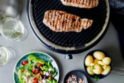 Cobb Grill Premier+ Gas Deluxe Gasgrill 30mbar - Modell 2023 -Küchengrill Angebote Cobb Premier Plus Deluxe Gasgrill Lifestyle