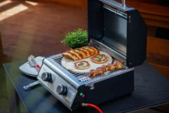 Grillfürst G201E 2-Brenner Gasgrill Portabel V2 - Campinggrill / Balkongrill 50mbar - Inkl. Untergestell -Küchengrill Angebote Grillfuerst Camping Gasgrill G201 Pizzastein 1