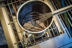 Grillfürst G621E 6-Brenner Edelstahl-Gasgrill Mit Hochtemperaturbrenner, Heckbrenner Und Edelstahl Rosten - X-DEAL Inkl. Zubehörpaket -Küchengrill Angebote Grillfuerst Gasgrill G621E Seitenbrenner Topf