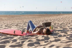 Knister Grill Small - Holzkohle Kompaktgrill -Küchengrill Angebote Knister Grill Small Strand