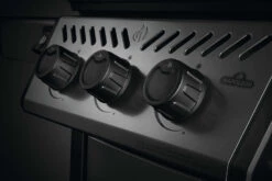 Napoleon Freestyle 365 Gasgrill, Graphit - Mit Sizzle Zone - Modell 2023 - X-DEAL Inkl. Drehspiess -Küchengrill Angebote Napoleon Freestyle Bedienknoepfe