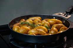 Outdoorchef Carbonstahl Pfanne Ø 24 Cm -Küchengrill Angebote Outdoorchef Carbonstahl Pfanne 24cm Anwendung