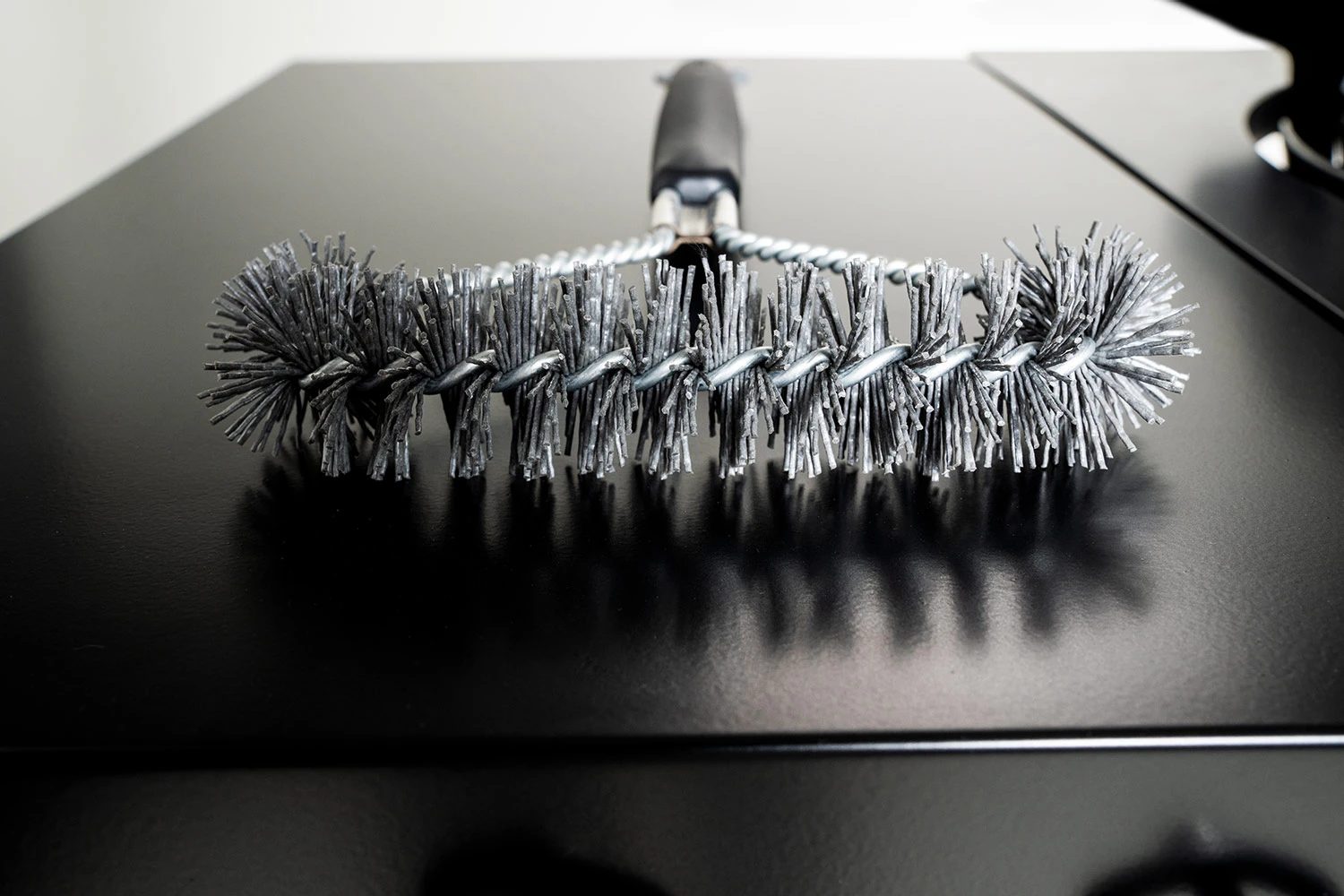 Outdoorchef Triangel Grillbürste Mit Nylonborsten, 41,5 Cm 3 Outdoorchef Triangel Grillbürste Mit Nylonborsten, 41,5 Cm – Bild 3