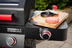 Rösle Videro G4-S VARIO+ Schwarz Gasgrill - FC Bayern Edition 39 Rösle Videro G4-S VARIO+ Schwarz Gasgrill - FC Bayern Edition -Küchengrill Angebote Roesle Videro G4 S Bayern Grill Seitenablage