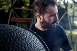 The Bastard Keramikgrill Urban XL - Complete - Schwarz Matt - Modell 2023 -Küchengrill Angebote The Bastard Kamadogrill Urban XL Deckelgriff